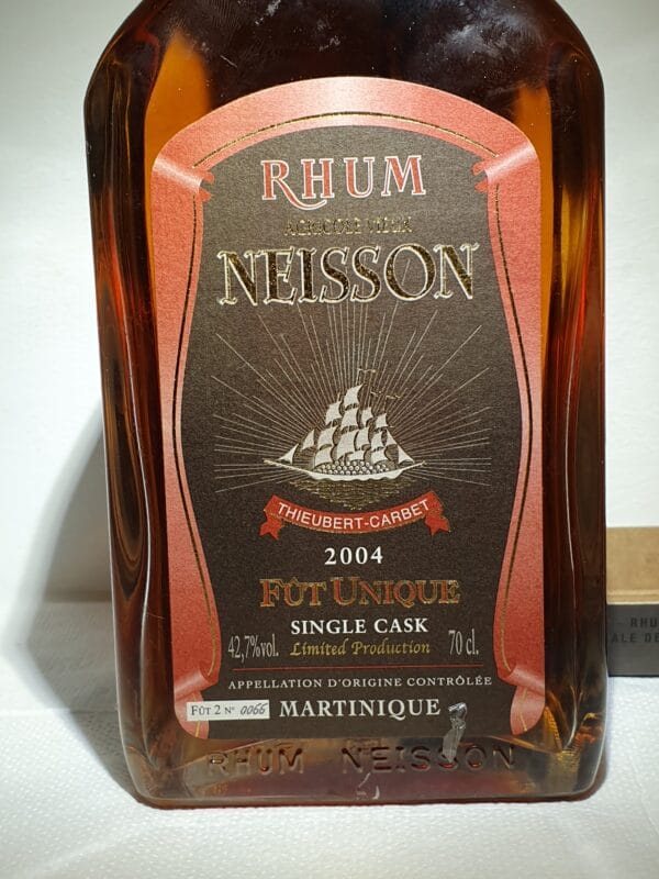 RHUM VIEUX NEISSON 70 cl 42.7° SINGLE CASK MILLESIME 2004 – Image 2