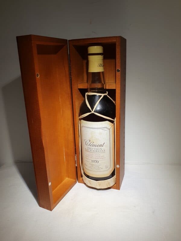 RHUM VIEUX CLEMENT 70 cl 44° MILLESIME 1970 – Image 2
