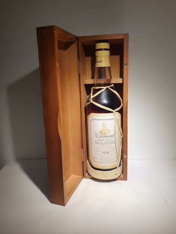 RHUM VIEUX CLEMENT 70 CL 44° MILLESIME 1976 – Image 2