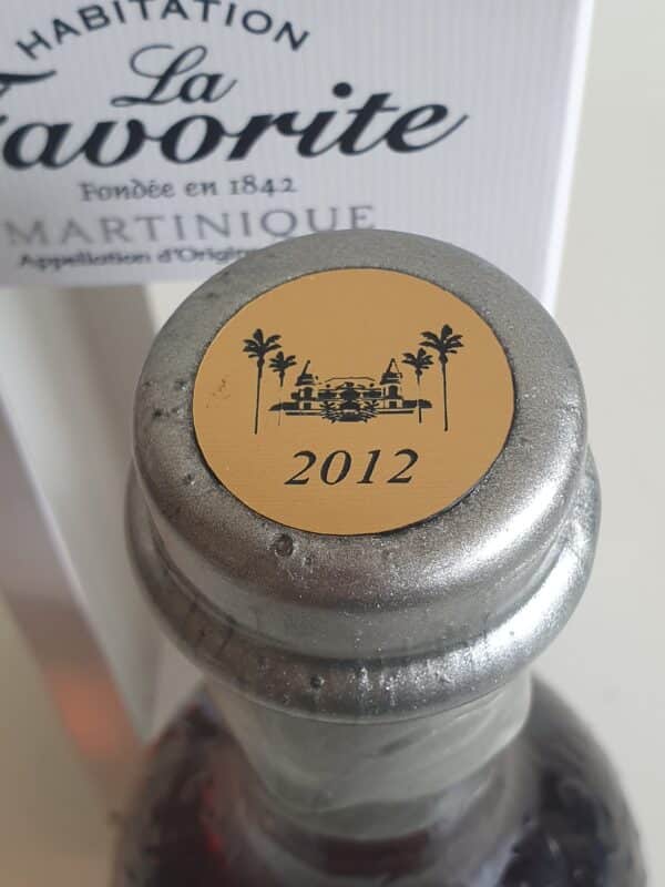 RHUM VIEUX LA FAVORITE 70 CL 49.3° MILLESIME 2012 – Image 2