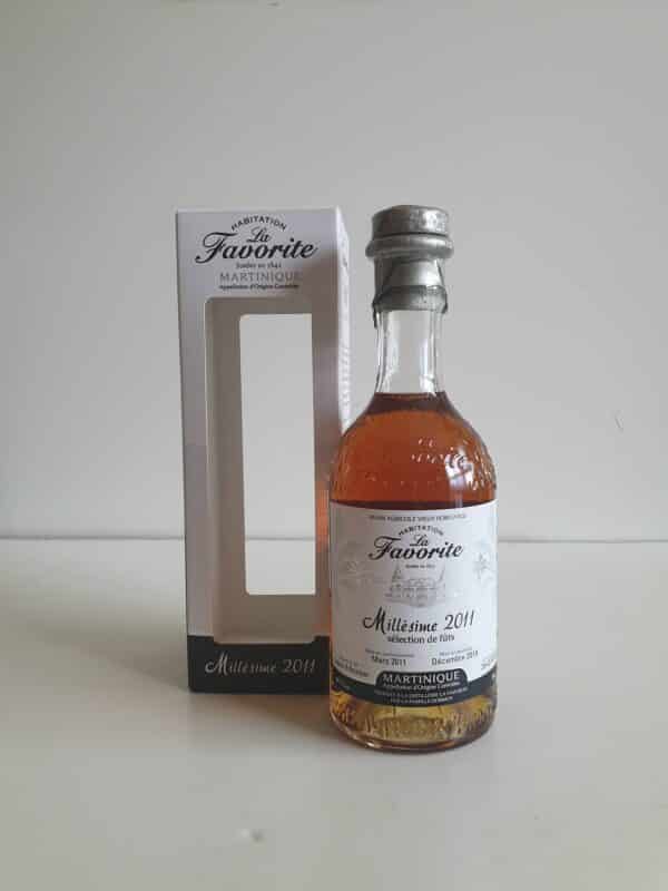 RHUM VIEUX LA FAVORITE 70 CL 49.7° MILLESIME 2011