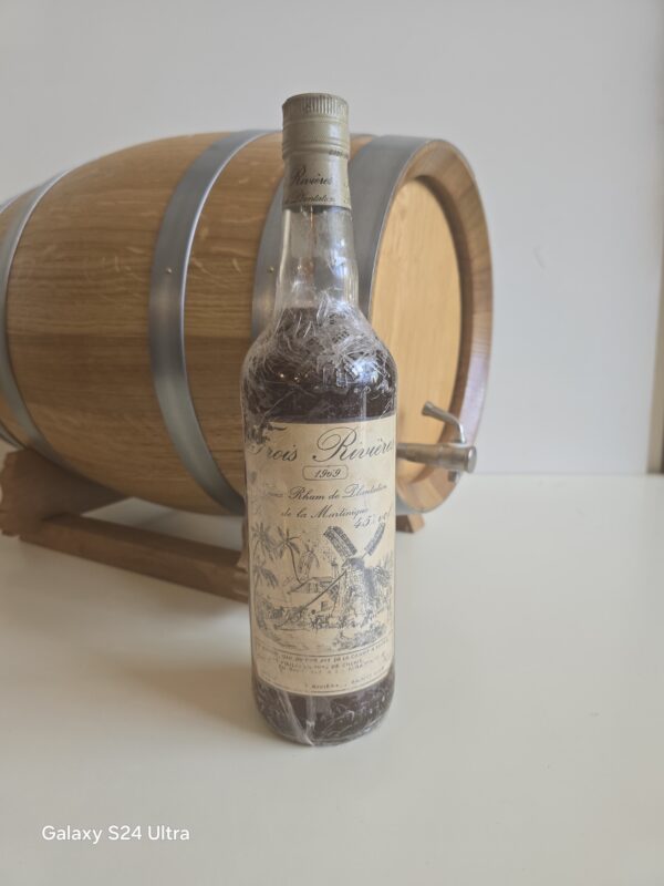 RHUM VIEUX TROIS RIVIERES 70 CL 45° MILLESIME 1969