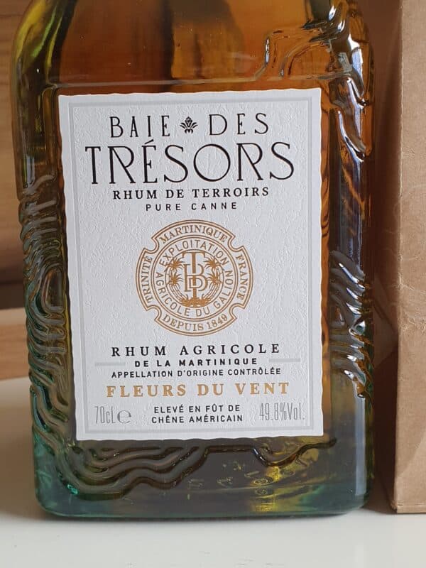 RHUM AMBRE BAIE DES TRESORS 70 CL 49.8° FLEURS DU VENT – Image 3