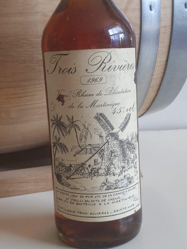 RHUM VIEUX TROIS RIVIERES 70 CL 45° MILLESIME 1969 – Image 2