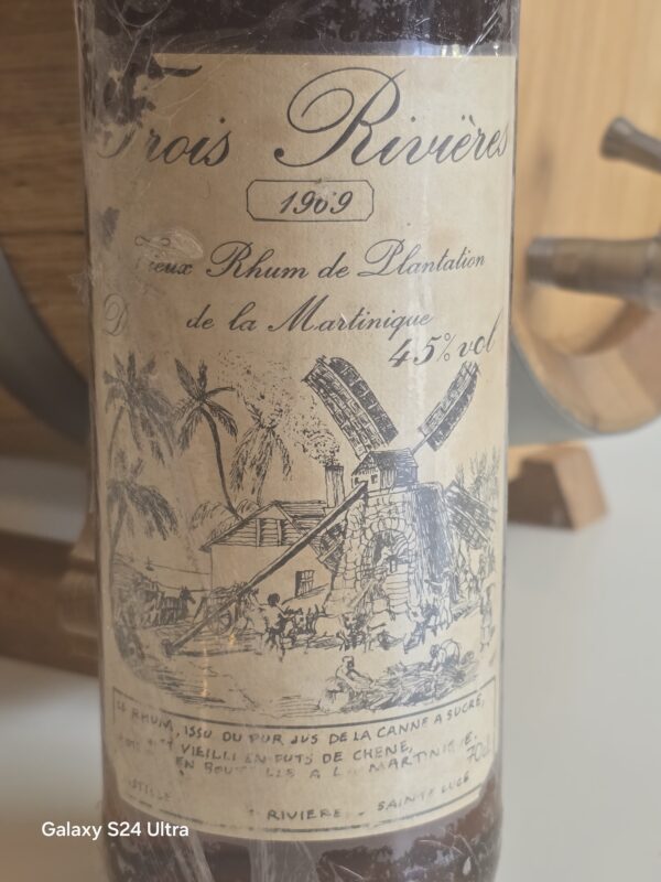 RHUM VIEUX TROIS RIVIERES 70 CL 45° MILLESIME 1969 – Image 2