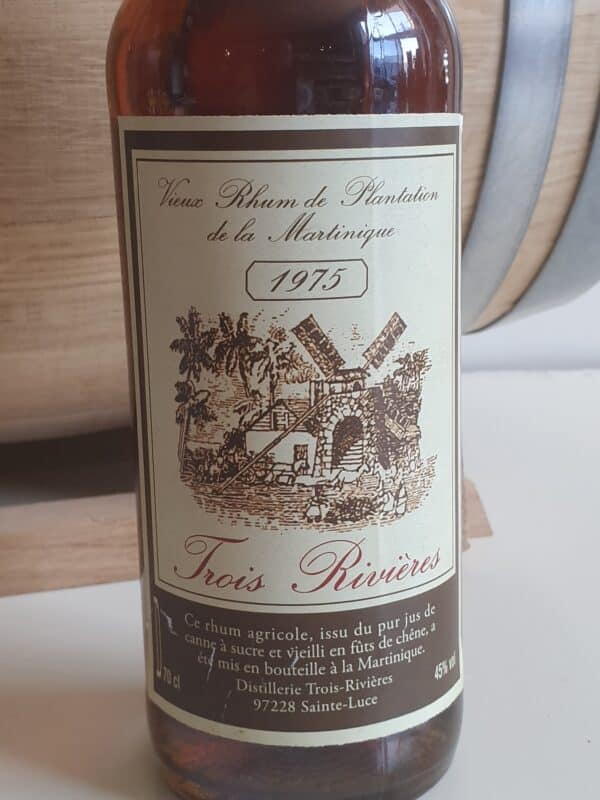 RHUM VIEUX TROIS RIVIERES 70 CL 45° MILLESIME 1975 – Image 3