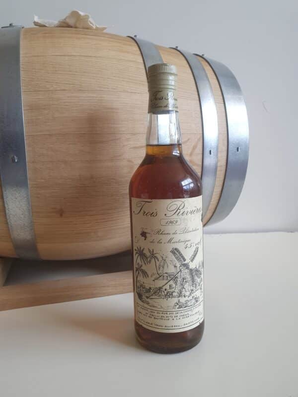 RHUM VIEUX TROIS RIVIERES 70 CL 45° MILLESIME 1969