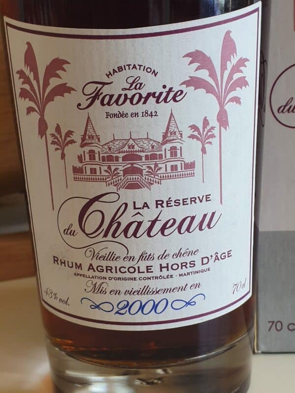 RHUM VIEUX LA FAVORITE 70 CL 43° RESERVE DU CHATEAU 2000 – Image 2