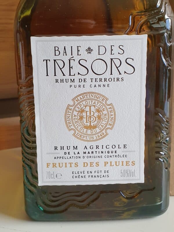RHUM AMBRE BAIE DES TRESORS 70 CL 50° FRUITS DES PLUIES – Image 2