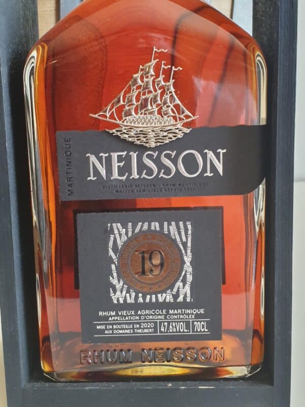 RHUM VIEUX NEISSON 70 CL 47.6 MILLESIME 2000/2001 19 ANS BATCH 1 – Image 2
