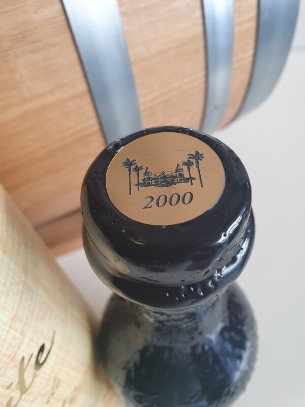 RHUM VIEUX LA FAVORITE 70 CL 40° CUVEE FLIBUSTE MILLESIME 2000 – Image 2