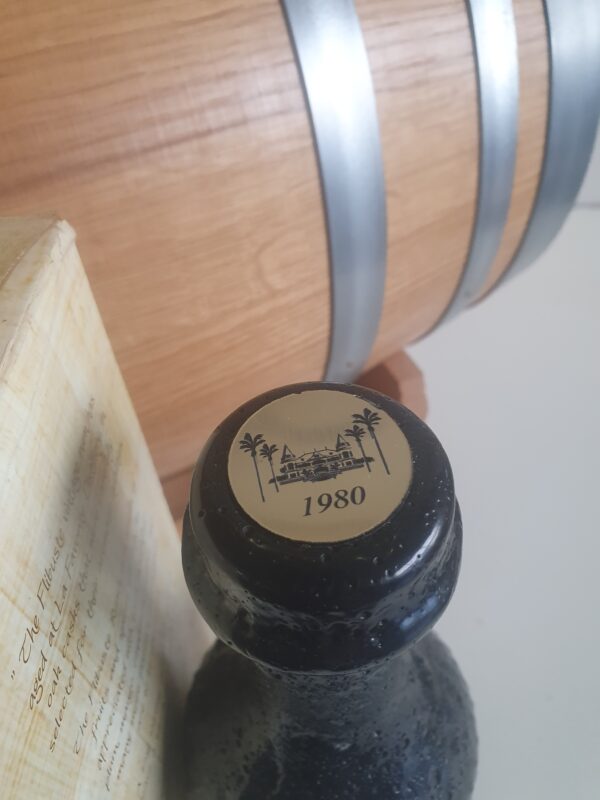 RHUM VIEUX LA FAVORITE 70 CL 40° LA FLIBUSTE MILLESIME 1980 – Image 2