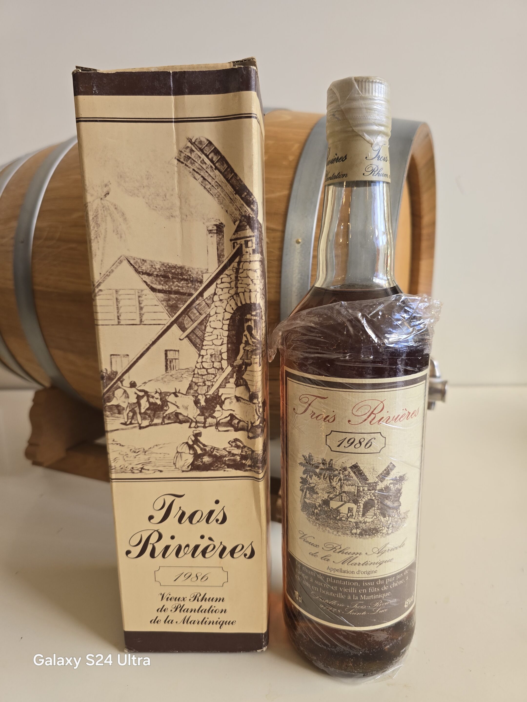 RHUM VIEUX TROIS RIVIERES 70 CL 45° MILLESIME 1986 LABEL ROUGE