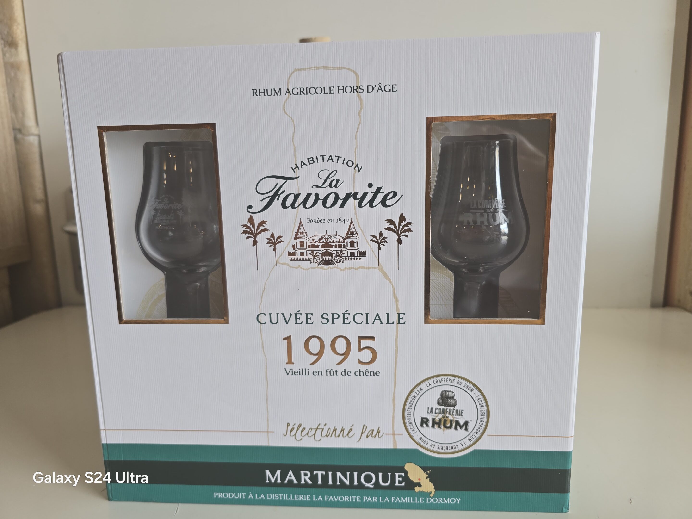 RHUM VIEUX LA FAVORITE 70 CL 45.2° MILLESIME 1995 CONFRERIE DU RHUM FUT N°25 – Image 2