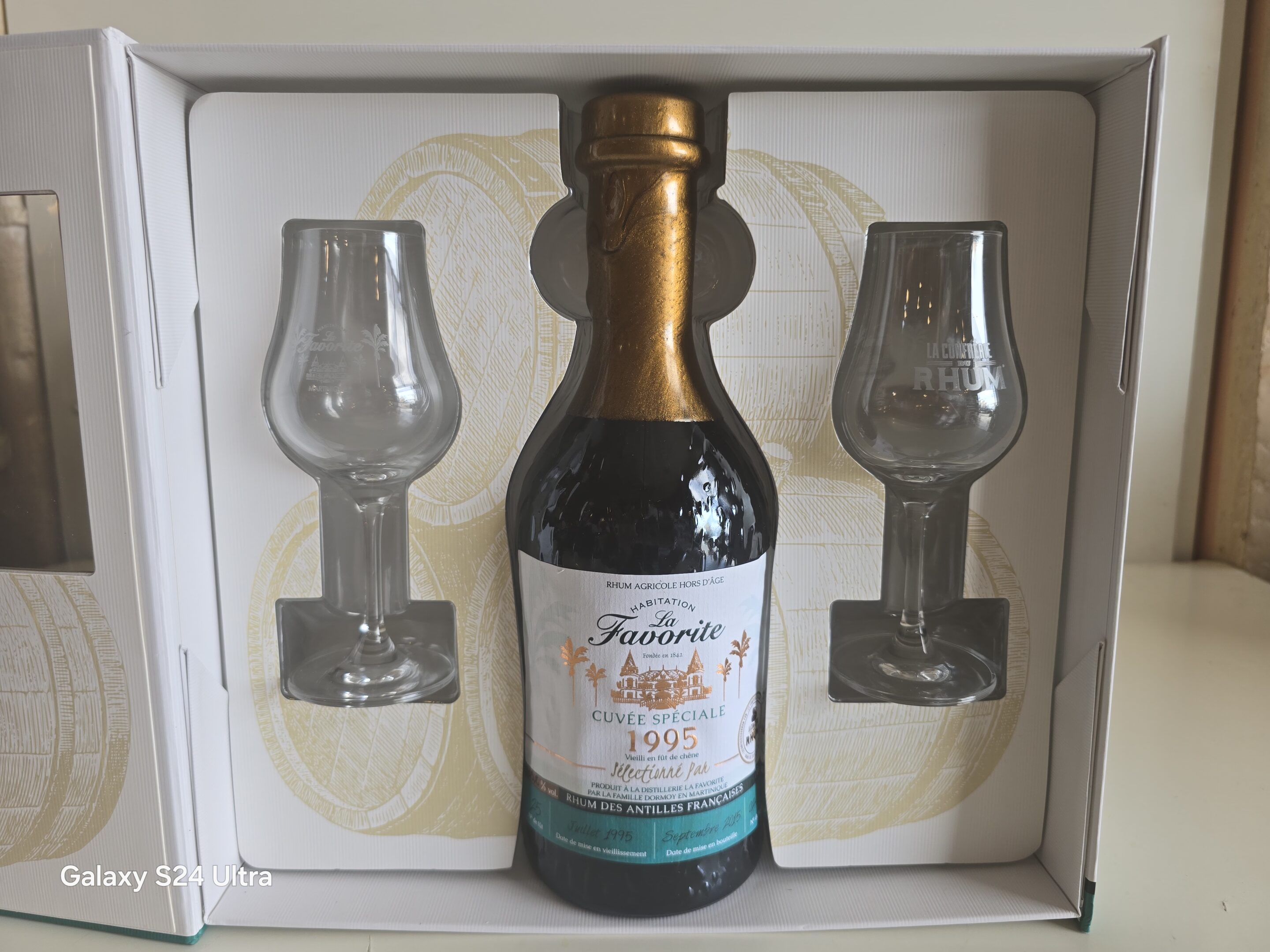 RHUM VIEUX LA FAVORITE 70 CL 45.2° MILLESIME 1995 CONFRERIE DU RHUM FUT N°25